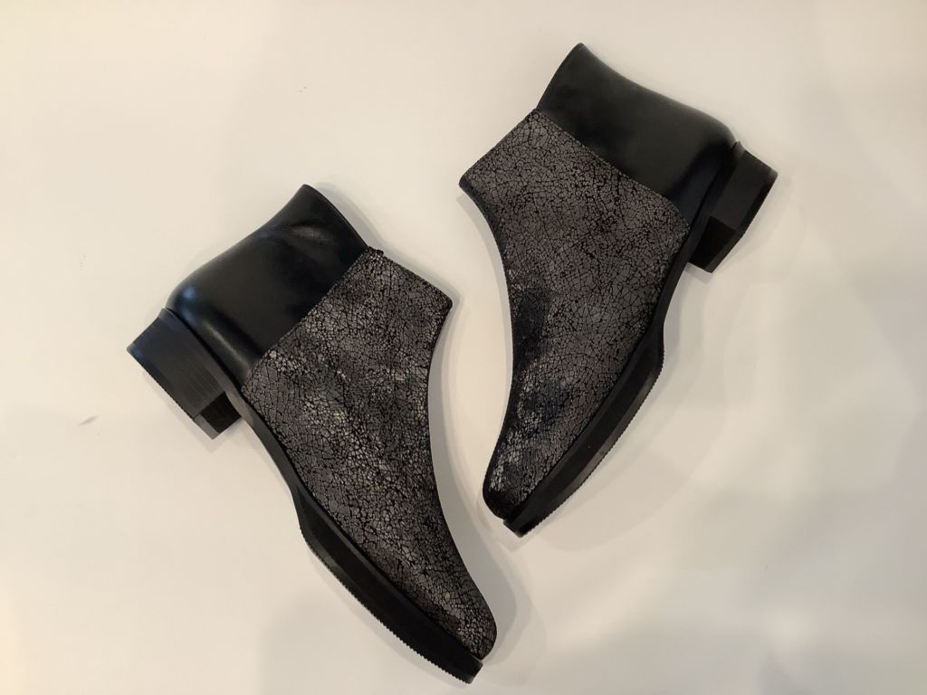 2025秋冬ウォーキングブーツ黒カーフ２