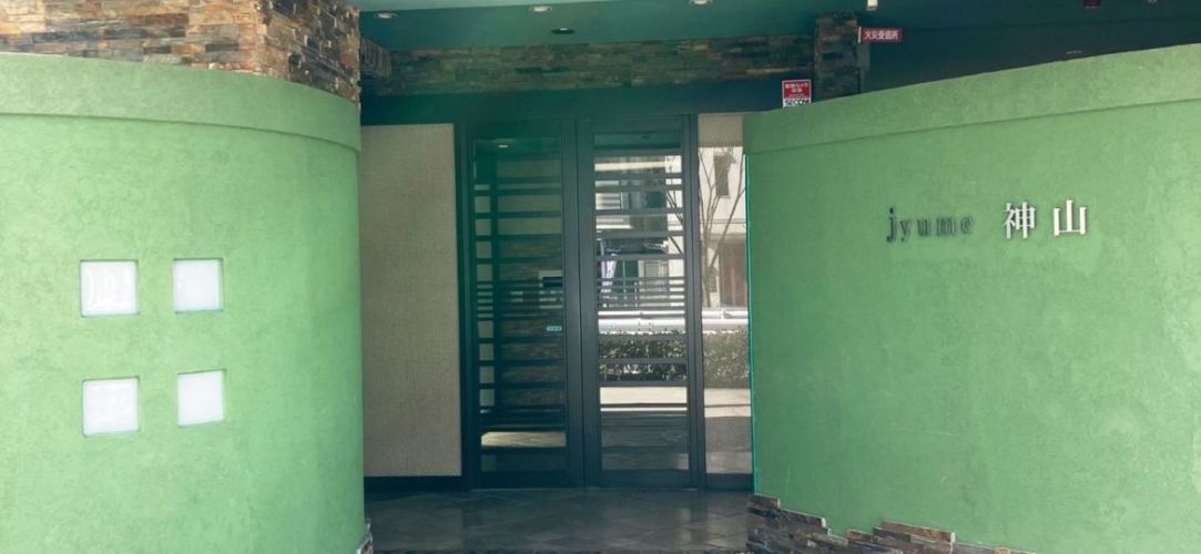 大阪の梅田サロンで、東京でオーダーした靴の調整もできて大助かりです！（大阪市Tさま）