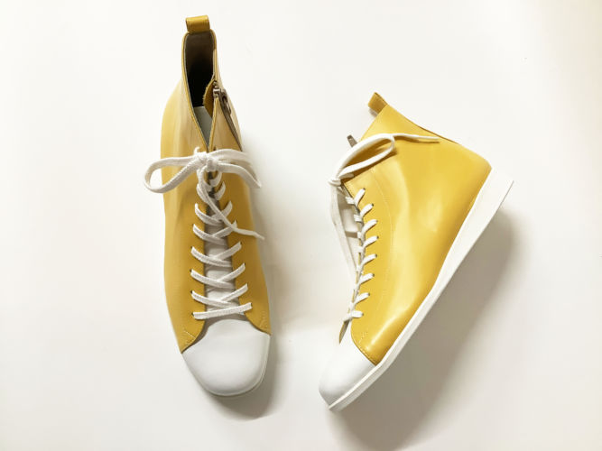 ハイカットスニーカー