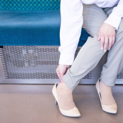 靴の踵が脱げる